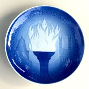 Vintage 1976 Montreal Olympic Games Blue and White Collector Plate
